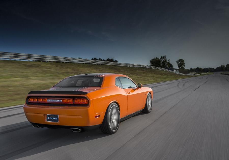  Dodge Challenger R/T Shaker 2014 года  (фото 12 из 18)